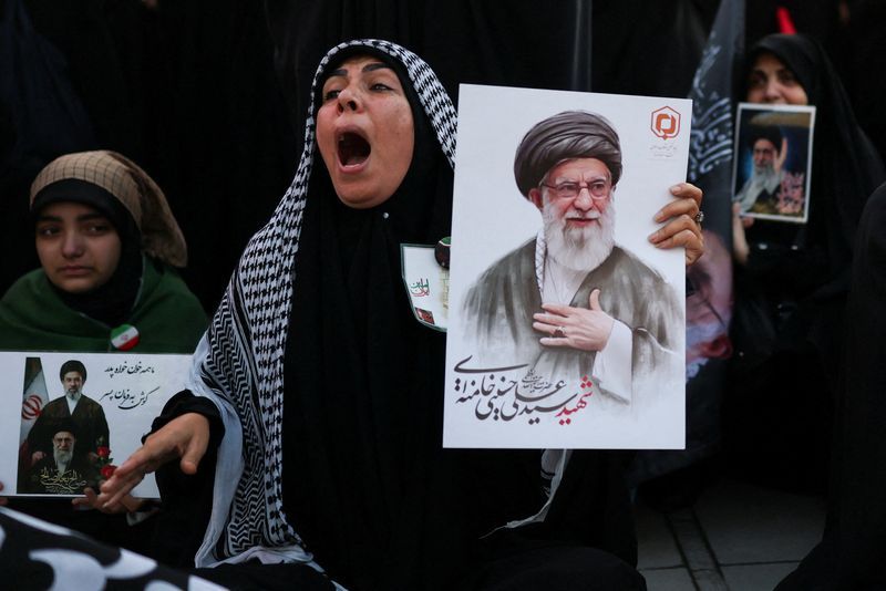 وزارة الاستخبارات الإيرانية: سننتقم لدم المرشد خامنئي
