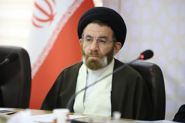 نماینده خامنه‌ای در لرستان: نسل جوان خامنه‌ای را دوست دارد