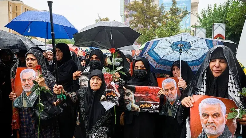 بعد مطالبات مؤيديه بالانتقام.. النظام الإيراني في "مأزق" بعد مقتل "نصرالله"