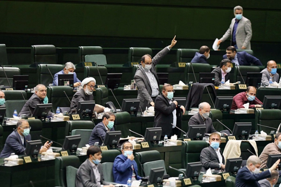 مجلس با فوریت لایحه حذف ارز ۴۲۰۰ تومانی مخالفت کرد