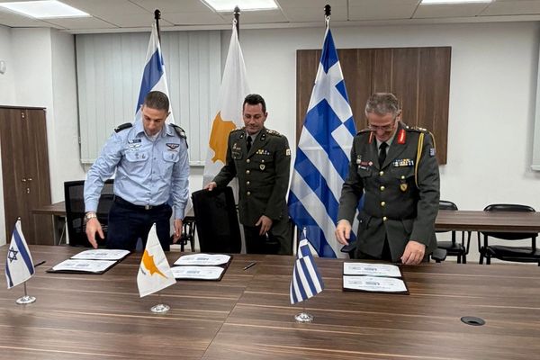 اسرائیل، قبرس و یونان، قرارداد همکاری نظامی سهجانبه امضا کردند