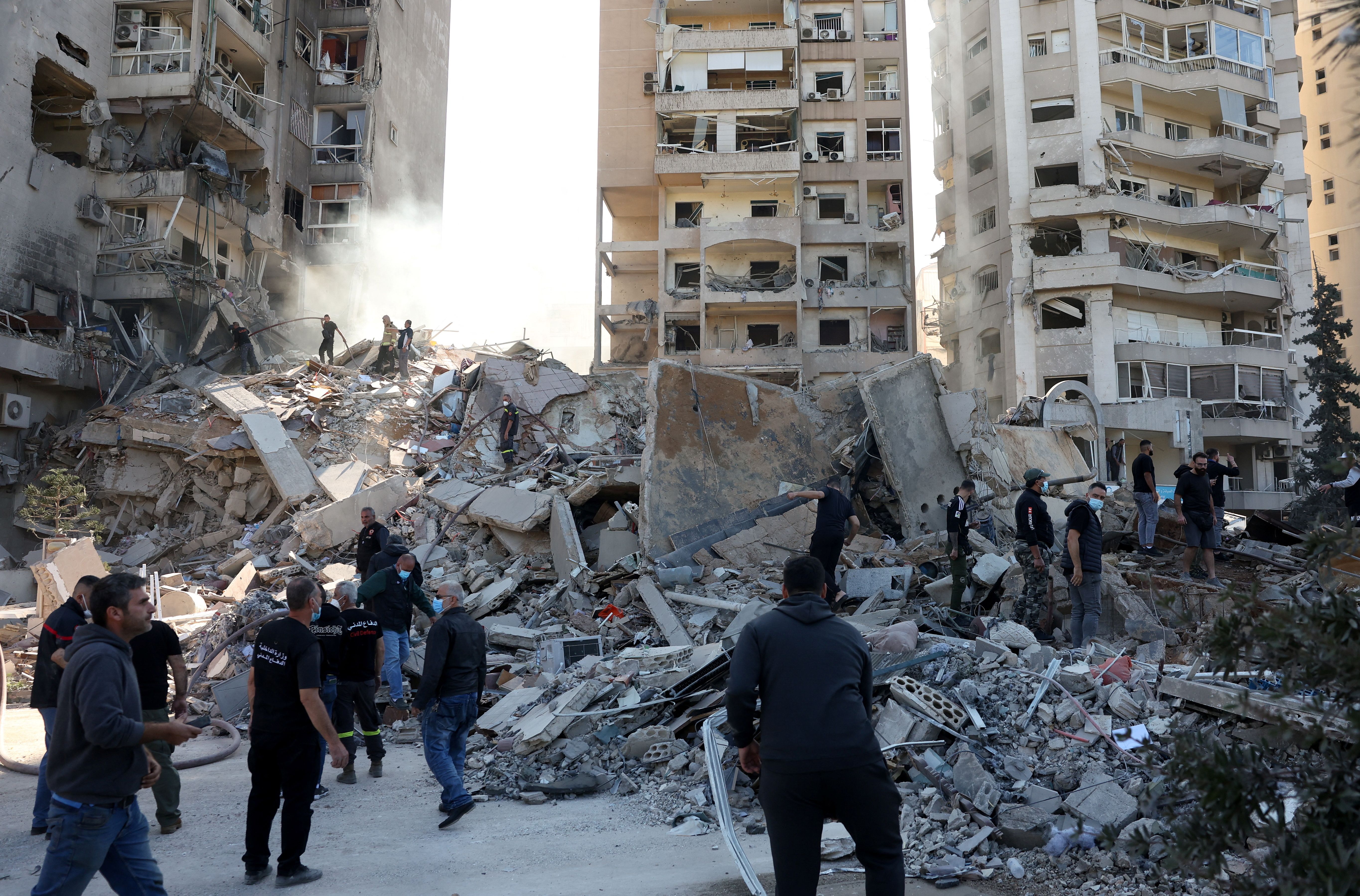 تخریب ساختمان‌ها در پی حمله اسرائیل به محله الطیونه بیروت، ۲۵ آبان