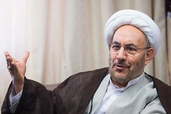 علی یونسی، وزیر اطلاعات دولت محمد خاتمی چهار سال پیش گفت نفوذ در دستگاه اطلاعاتی جمهوری اسلامی به حدی است که «جا دارد همه مقامات نگران جان خود باشند. »