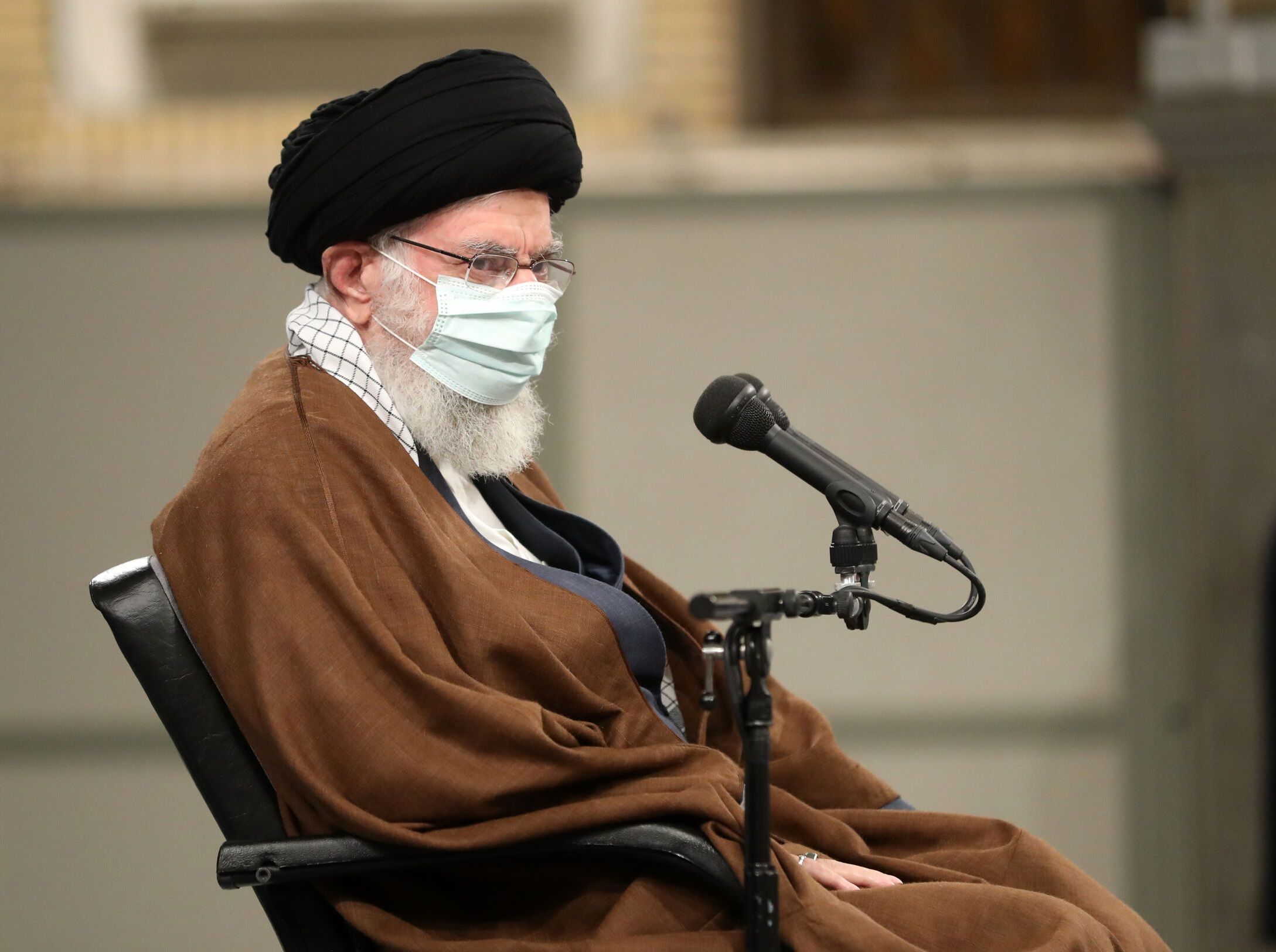 توییتر خامنه‌ای جمله مذاکرات اتمی «به خوبی پیش می‌رود» را حذف کرد