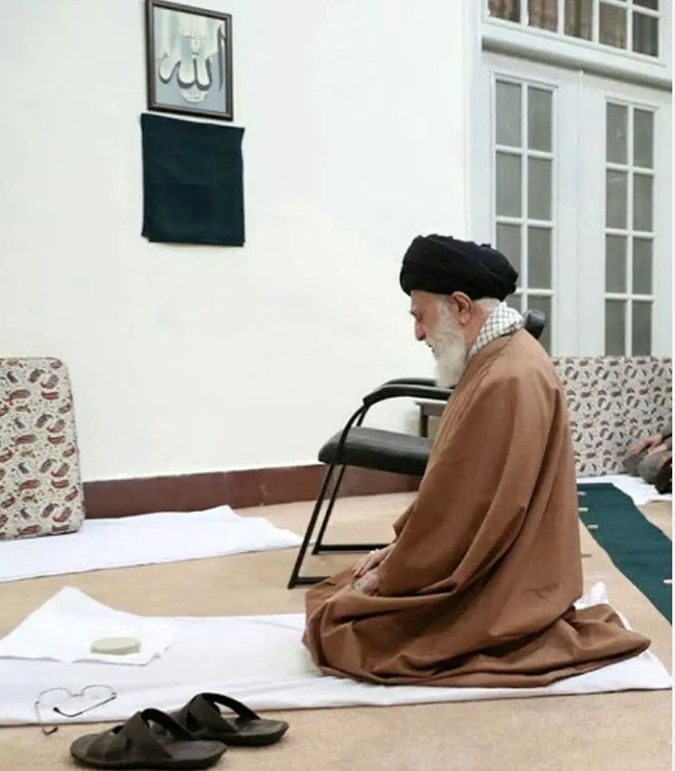 الحرس الثوري الإيراني يؤكد مقتل خامنئي داخل "بيت المرشد"