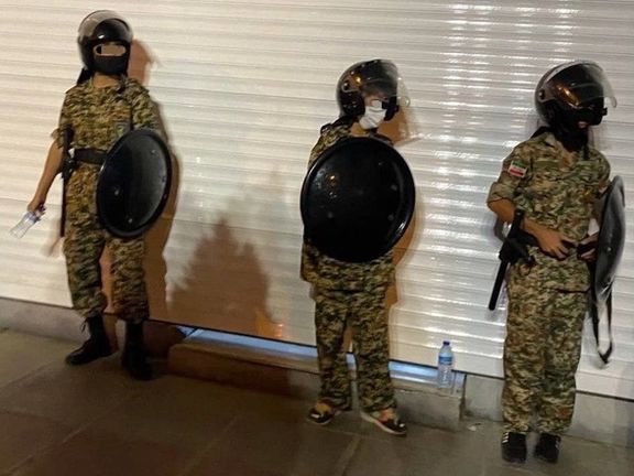 رغم الحظر الدولي.. إيران تفرض تدريبات عسكرية على تلاميذ المدارس