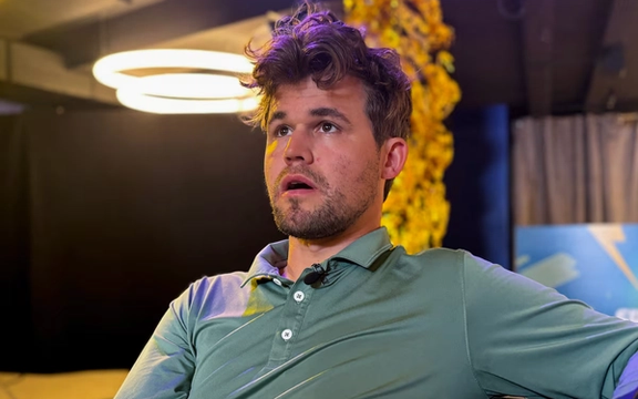 اخراج استادبزرگ شطرنج جهان به دلیل پوشیدن شلوار جین!