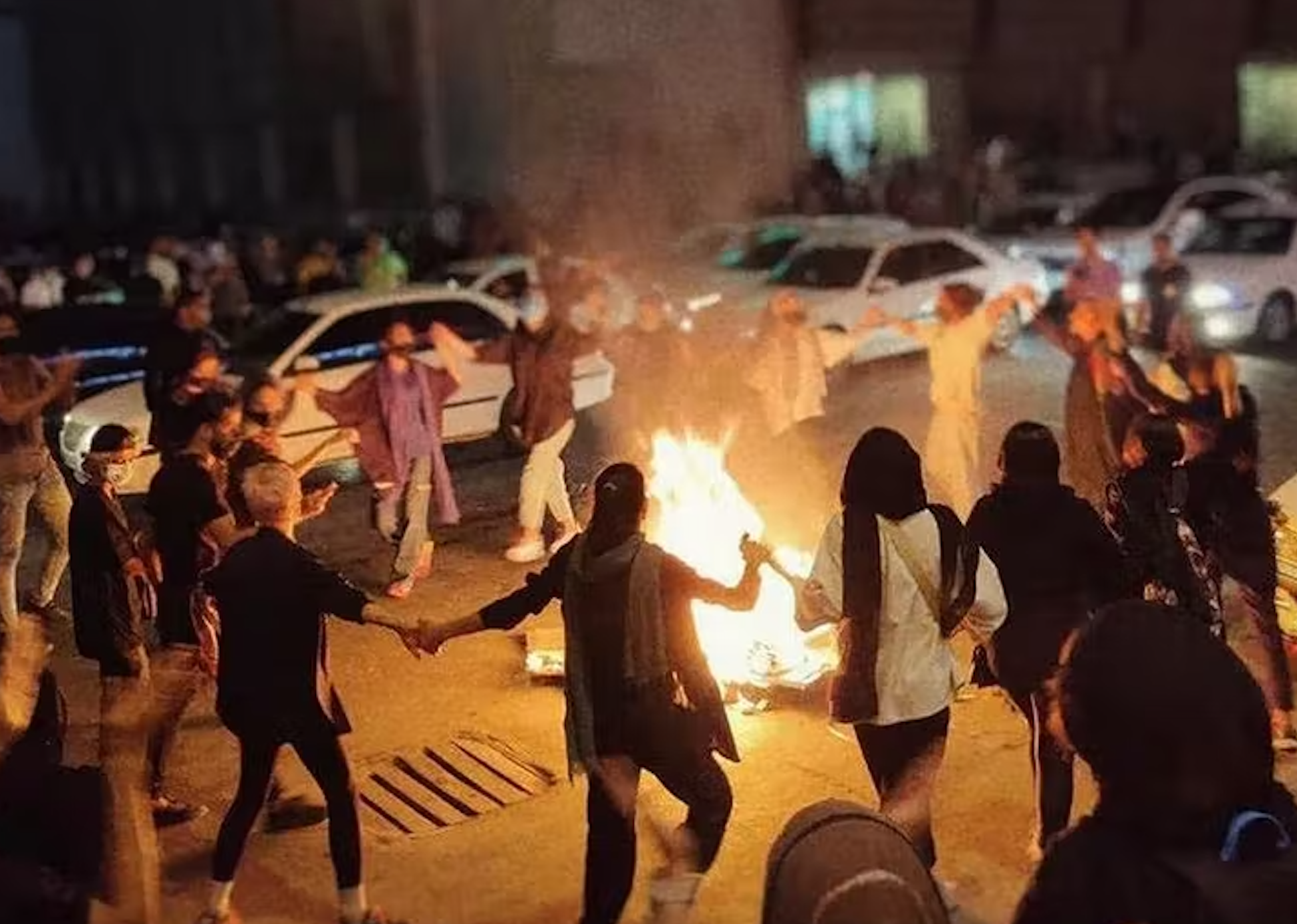 تداوم خیزش انقلابی علیه جمهوری اسلامی در ایران با شعاردهی و شعارنویسی در شامگاه جمعه