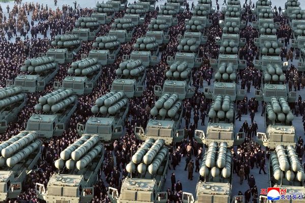 شلیک بیش از ۱۰ موشک بالستیک از کره شمالی همزمان با رزمایش آمریکا و کره جنوبی