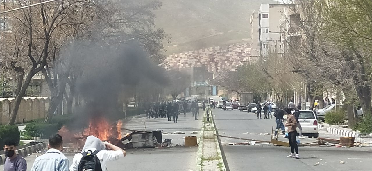 حملات شیمیایی به مدارس دخترانه؛ تیراندازی نیروهای امنیتی به تجمع اعتراضی مردم سقز