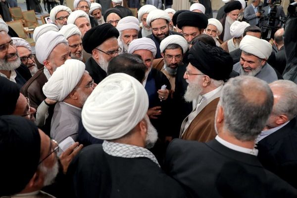 خبرگزاری تسنیم: ساختمان دفتر مجلس خبرگان در قم هدف حمله قرار گرفت