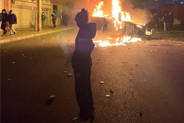 پیام یک پرستار: همراهان معترضان مجروح پشت در اتاق عمل هم شعار «مرگ بر خامنهای» دادند