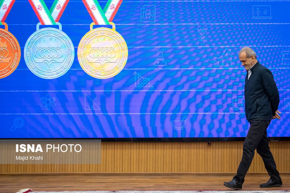 الرئيس الإيراني: لماذا لا نكون أفضل من دبي وقطر؟