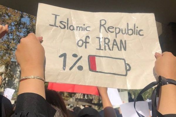 حصري: السلطات الإيرانية تستدعي معتقلي الاحتجاجات لأخذ "تعهد" بعدم خروجهم في ذكرى الانتفاضة