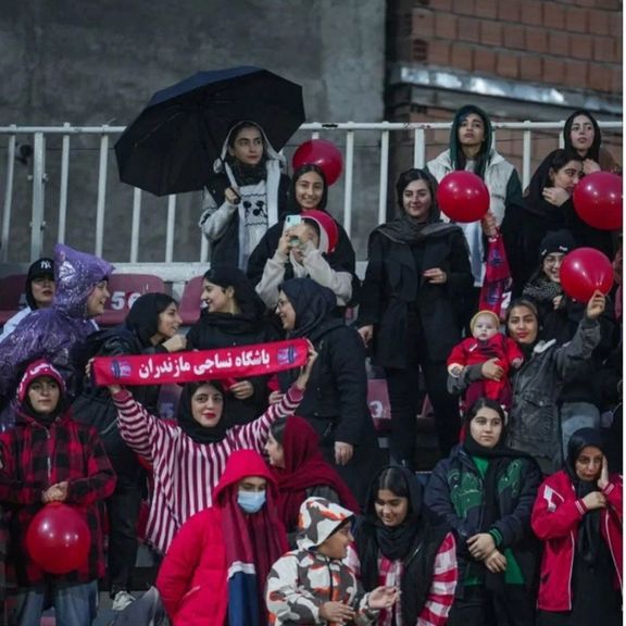 حضور هواداران زن نساجی در ورزشگاه وطنی با وجود خرید بلیت، ممنوع شد