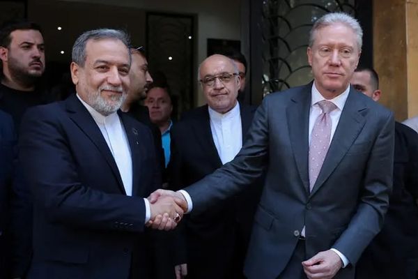 وزير الخارجية اللبناني لنظيره الإيراني: لا أموال لإعادة إعمار لبنان دون نزع سلاح حزب الله