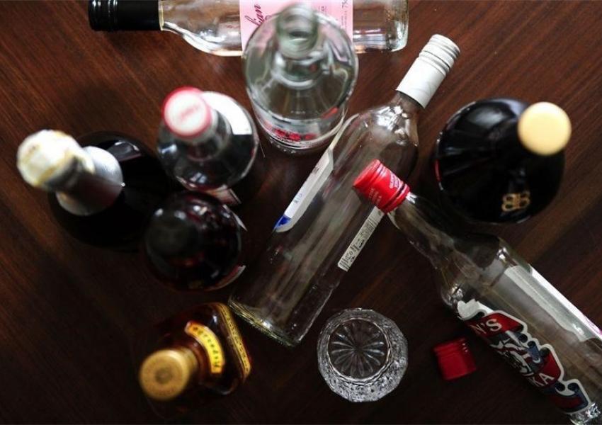 انتشار حالات التسمم بسبب "المشروبات الكحولية المغشوشة" في عدة محافظات إيرانية