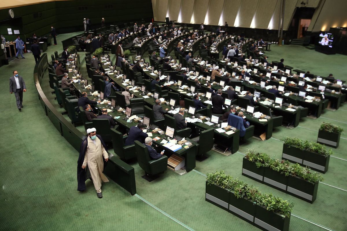 Iranian MPs Given SUVs In Industry Ministry Bribe Scandal 