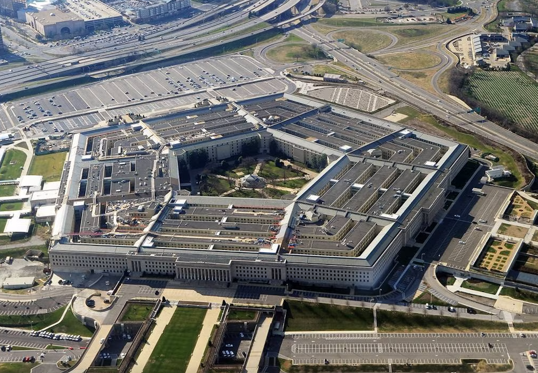 نیویورک تایمز: افسر بازداشت شده آمریکا اسناد پنتاگون را از اوایل جنگ اوکراین افشا کرده بود