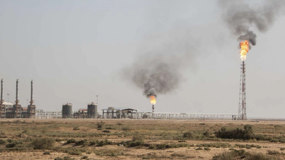 استاندار خوزستان: یکی از فلرهای نفتی نزدیک اهواز گاز سمی هیدروژن سولفید تولید میکند