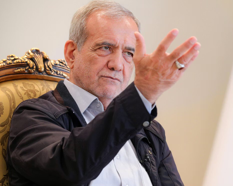 الرئيس الإيراني: لن نستسلم للأعداء بأي شكل من الأشكال 