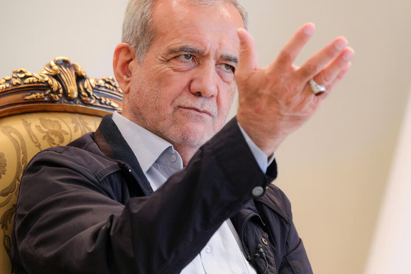 الرئيس الإيراني: لن نستسلم للأعداء بأي شكل من الأشكال