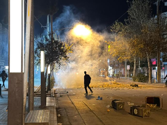 پیام مخاطب به ایراناینترنشنال: در شیراز به سوی پنجره خانهها شلیک میکردند