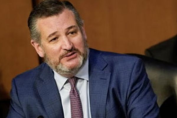 تيد كروز: طلبت من ترامب عدم تفويت فرصة إسقاط النظام الإيراني