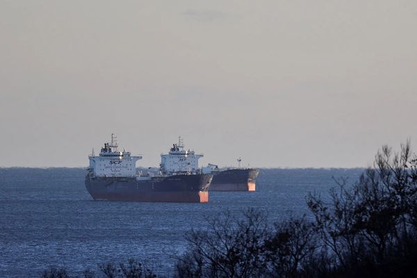النفط العائم... الوجه الخفي للعقوبات على روسيا وإيران