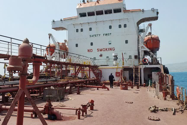 بتهمة "تهريب الوقود".. إيران تحتجز ناقلة نفط أجنبية في بحر عمان وتعتقل طاقمها