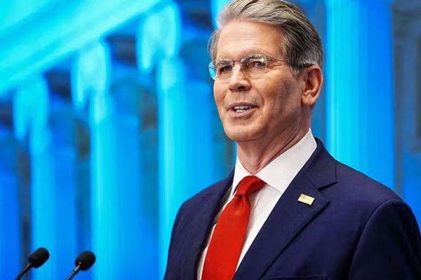 وزیر خزانهداری آمریکا: رهبران ایران در حال خارج کردن داراییهایشان از کشور هستند