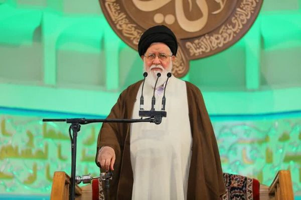 امام جمعه مشهد: تبدیل کردن مشهد به مرکز تفریح و درآمدزایی خلاف شان امام رضاست