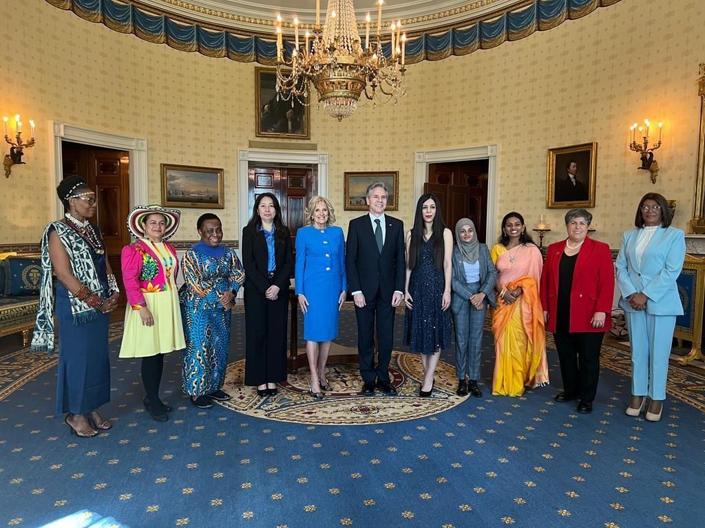 شهره بیات جایزه خود را از بانوی اول آمریکا دریافت کرد