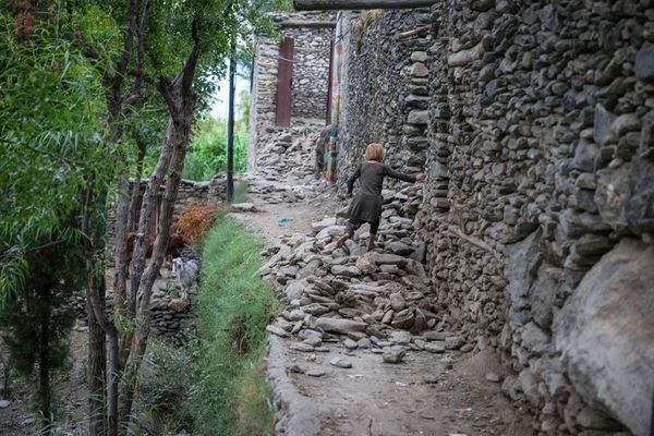 شمار قربانیان زمینلرزه در افغانستان به حدود ۱۵۰۰ نفر رسید