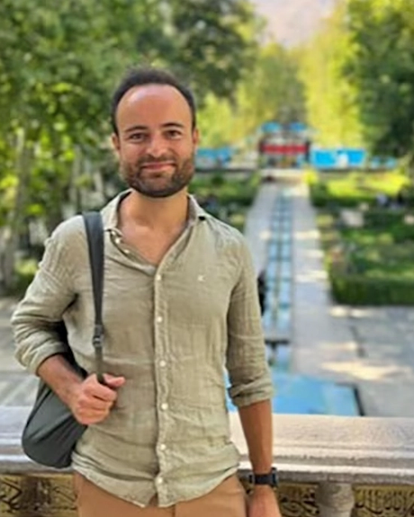 أكثر من 100 ألف شخص يدعمون حملة للإفراج عن مواطن فرنسي مسجون في إيران