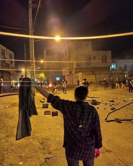 ادامه حمایت بازیگران و ورزشکاران از خیزش سراسری، تداوم اعتراضهای دانشجویی و دانشآموزی