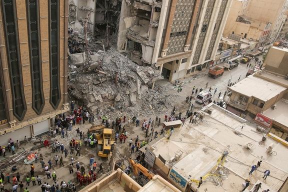 A view of the collapsed 10-story building. May 25, 2022. (Fararu website)