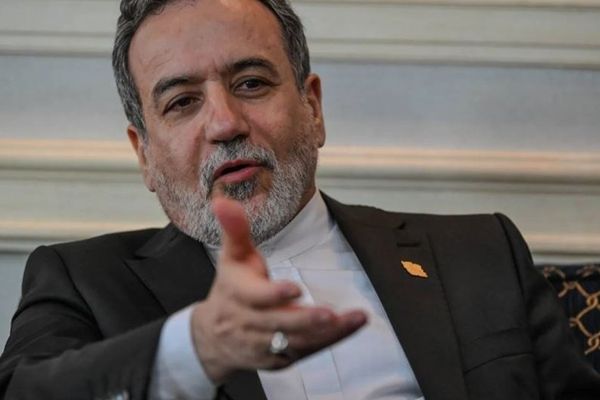 عباس عراقچی: بازگشت بازرسان آژانس به ایران برای تعویض سوخت نیروگاه بوشهر است