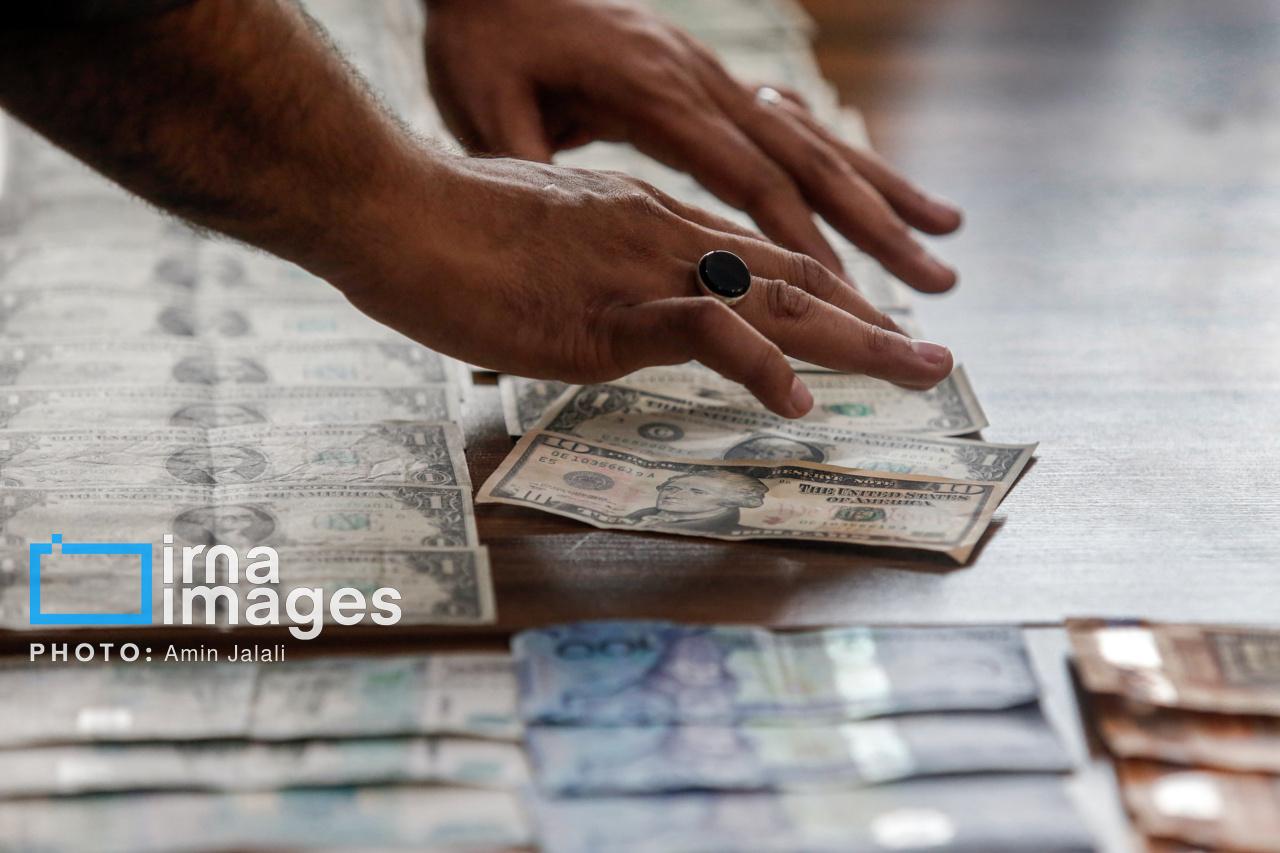 در آستانه بازگشت تحریم‌های سازمان ملل، بهای دلار از ۱۰۸ هزار تومان گذشت