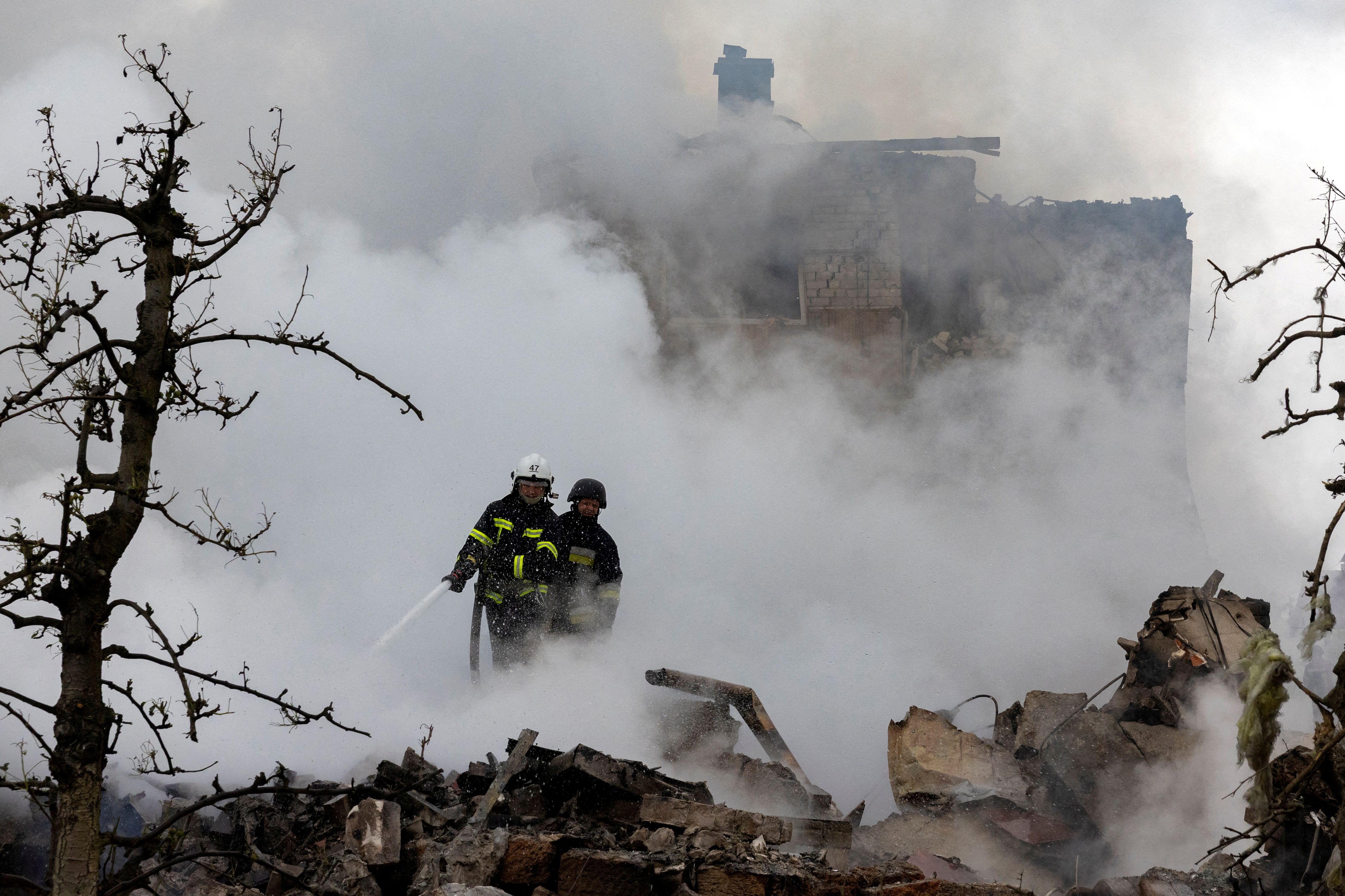 حملات شبانه سنگین روسیه به اوکراین؛ اروپا: دیگر در ارسال سلاح برای کی‌یف محدودیتی نداریم