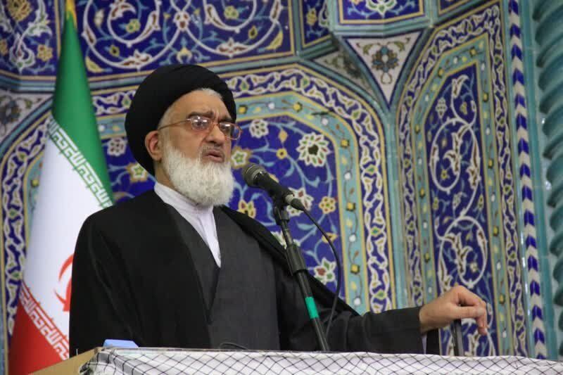 خطيب جمعة "قم": أميركا لن تقبل بـ "تفاهم حقيقي" وإيران لن تتراجع عن مطالبها