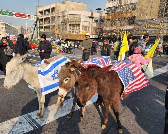 توهین به پرچم آمریکا، اسرائیل و بریتانیا در راهپیمایی حکومتی ۲۲ بهمن در تهران