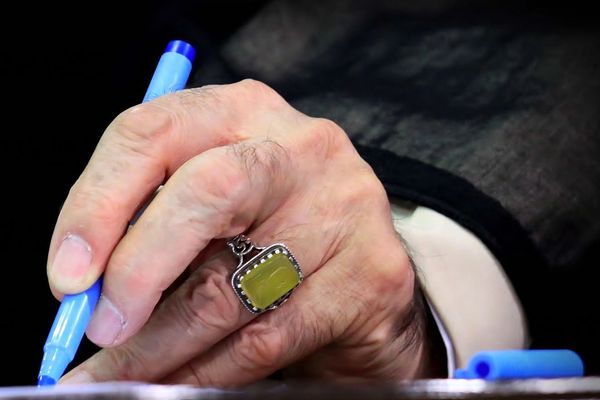 Clinch quick US deal before it's too late, former officials say