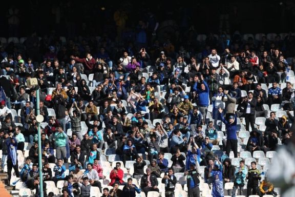 بلیت فروشی طبقه دوم ورزشگاه آزادی برای مسابقه استقلال و نساجی