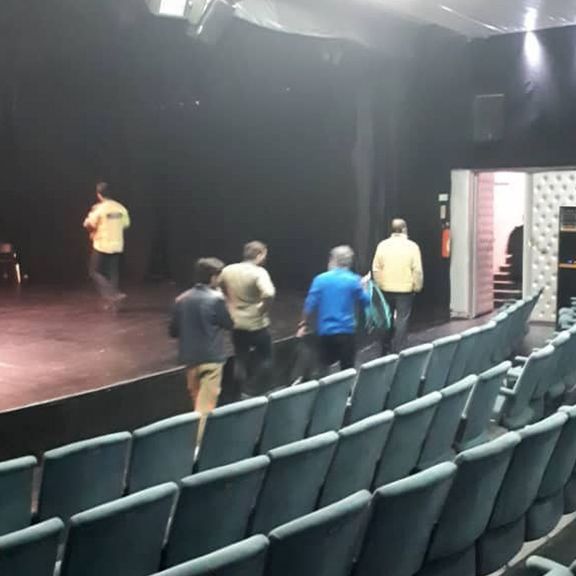 آتشنشانی تهران: در اثر نشت گاز در یک سالن نمایش، چند نفر دچار مشکلات تنفسی شدند