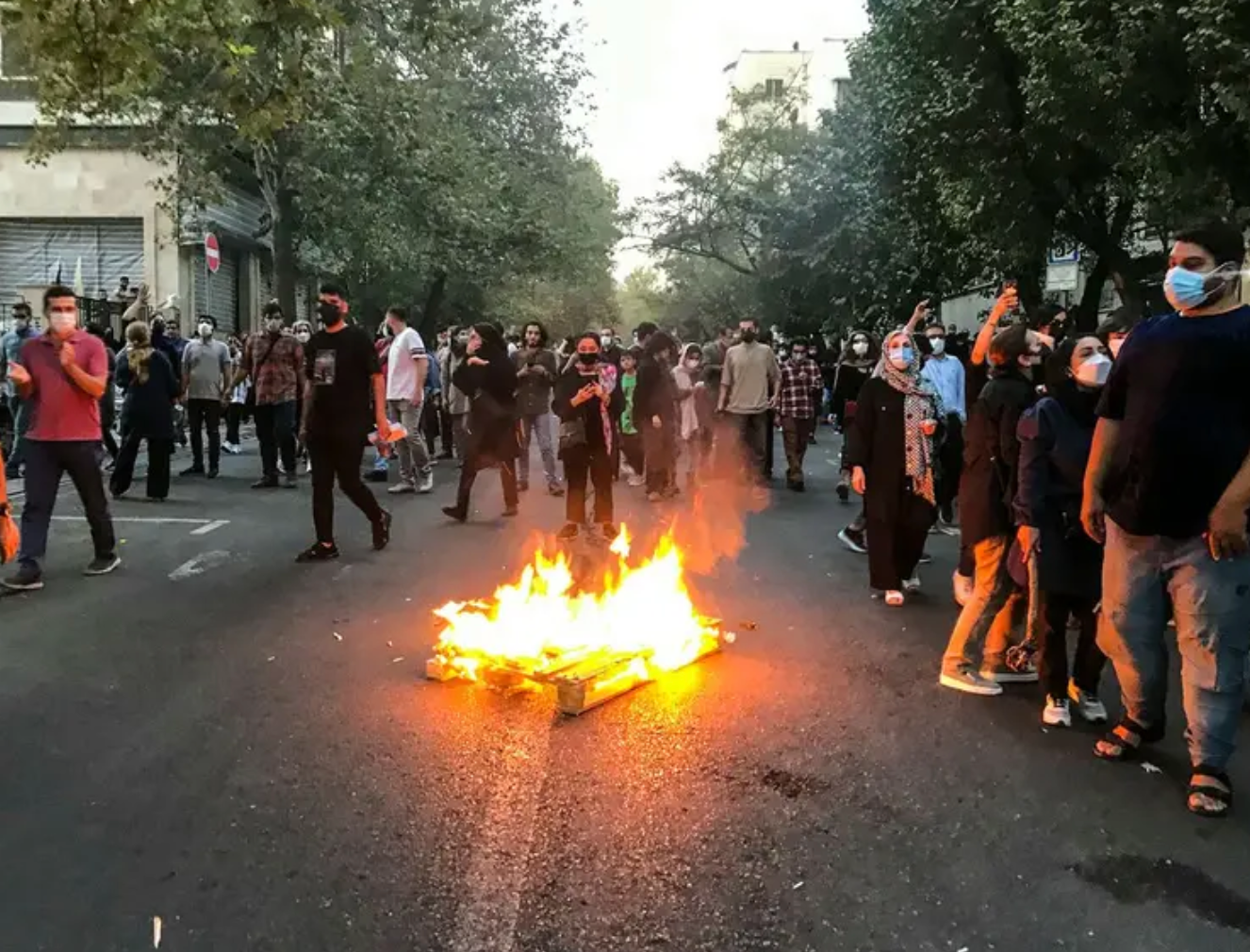 خاص: مركز الدراسات الاستراتيجية يحذر خامنئي من اندلاع احتجاجات واسعة النطاق و"عصيان مدني"