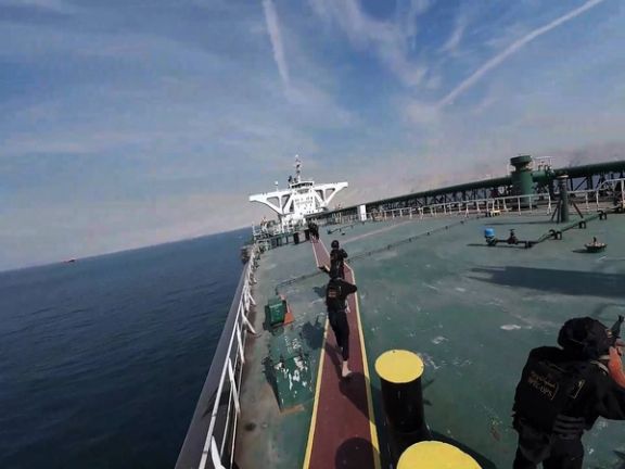 في رسالة لإسرائيل وأميركا.. الحرس الثوري الإيراني يُحدث اضطرابات ملاحية في مياه الخليج