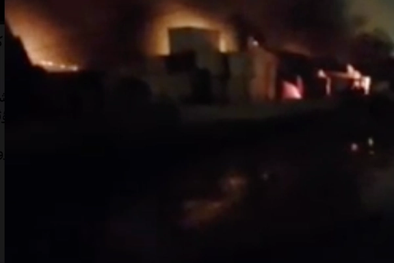 آتشسوزی در بندر رجایی همچنان ادامه دارد