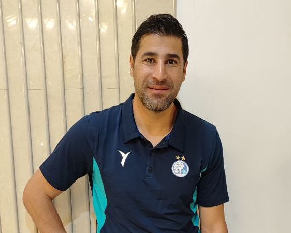 باشگاه سپاهان از هاشم بیکزاده، مربی جوانان استقلال، شکایت میکند