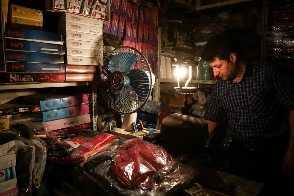 Iranians report renewed power cuts as heat drives electricity demand